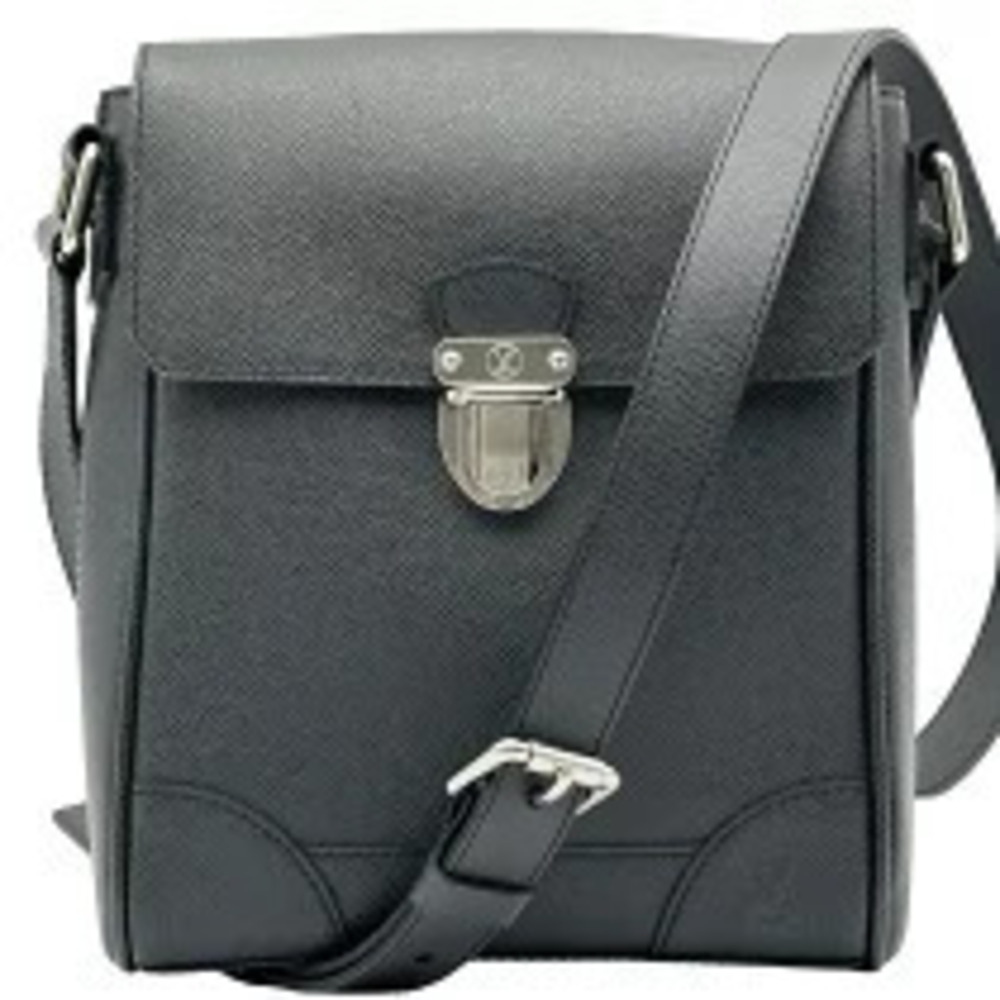 Louis Vuitton Luca Taiga Messenger Crossbody Bag Leather Black